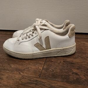 Veja V-90 Leather Sneakers Shoes (Women) Size 7